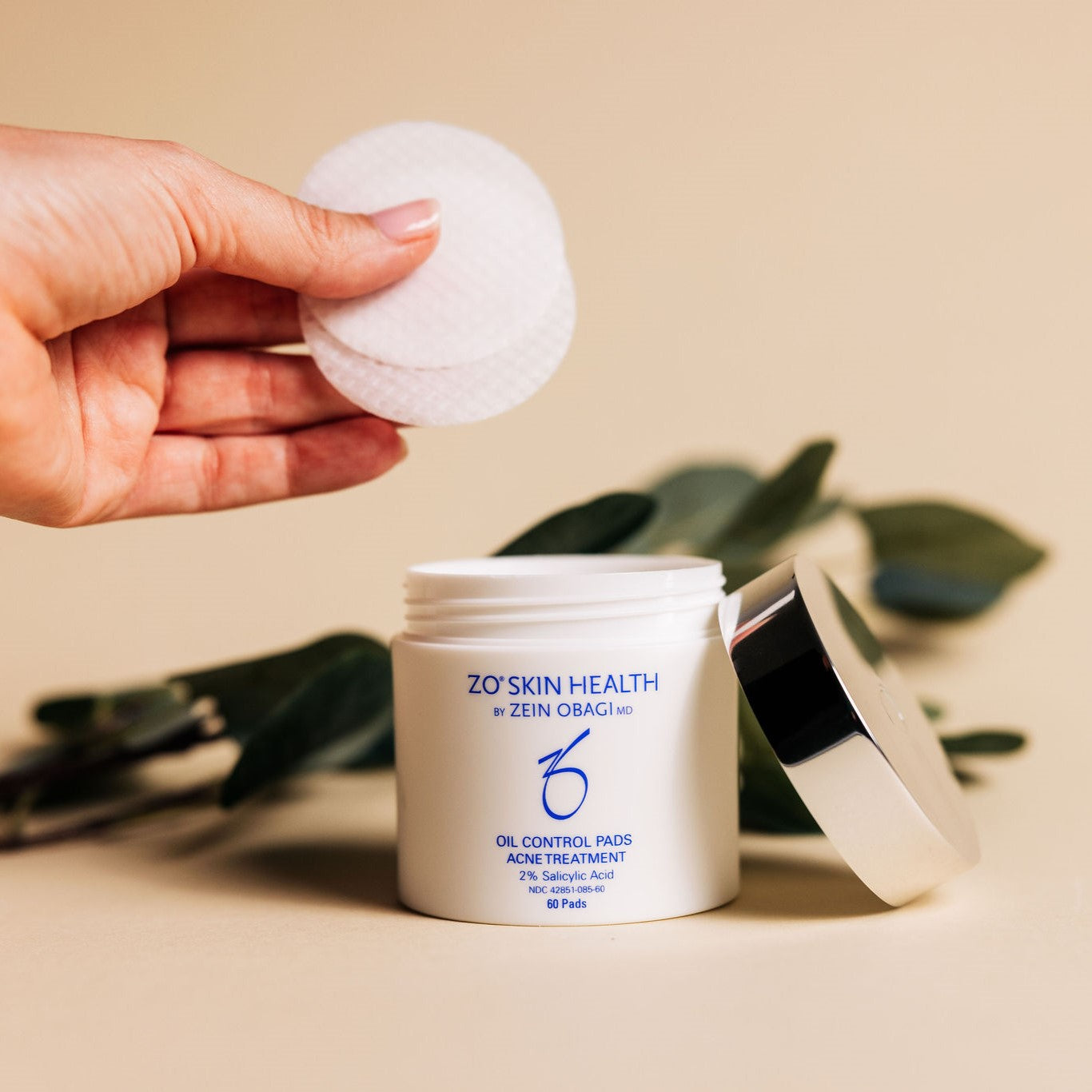 <p>Control Oil<br/>Boost <em>Clarity</em></p>